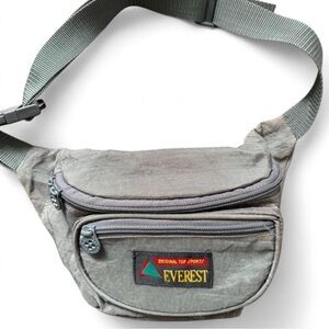 EVEREST simple nylon hip pack in gray. Multiple zip pockets